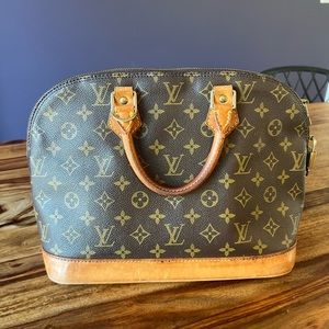 Beautiful and classic authentic Louis Vuitton bag.